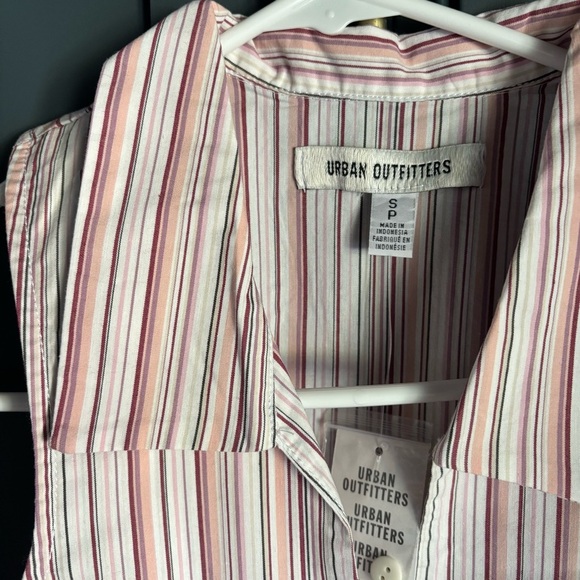 NWT Urban Outfitters party girl cotton-blend button down sleeveless shirt size S - Picture 3 of 6